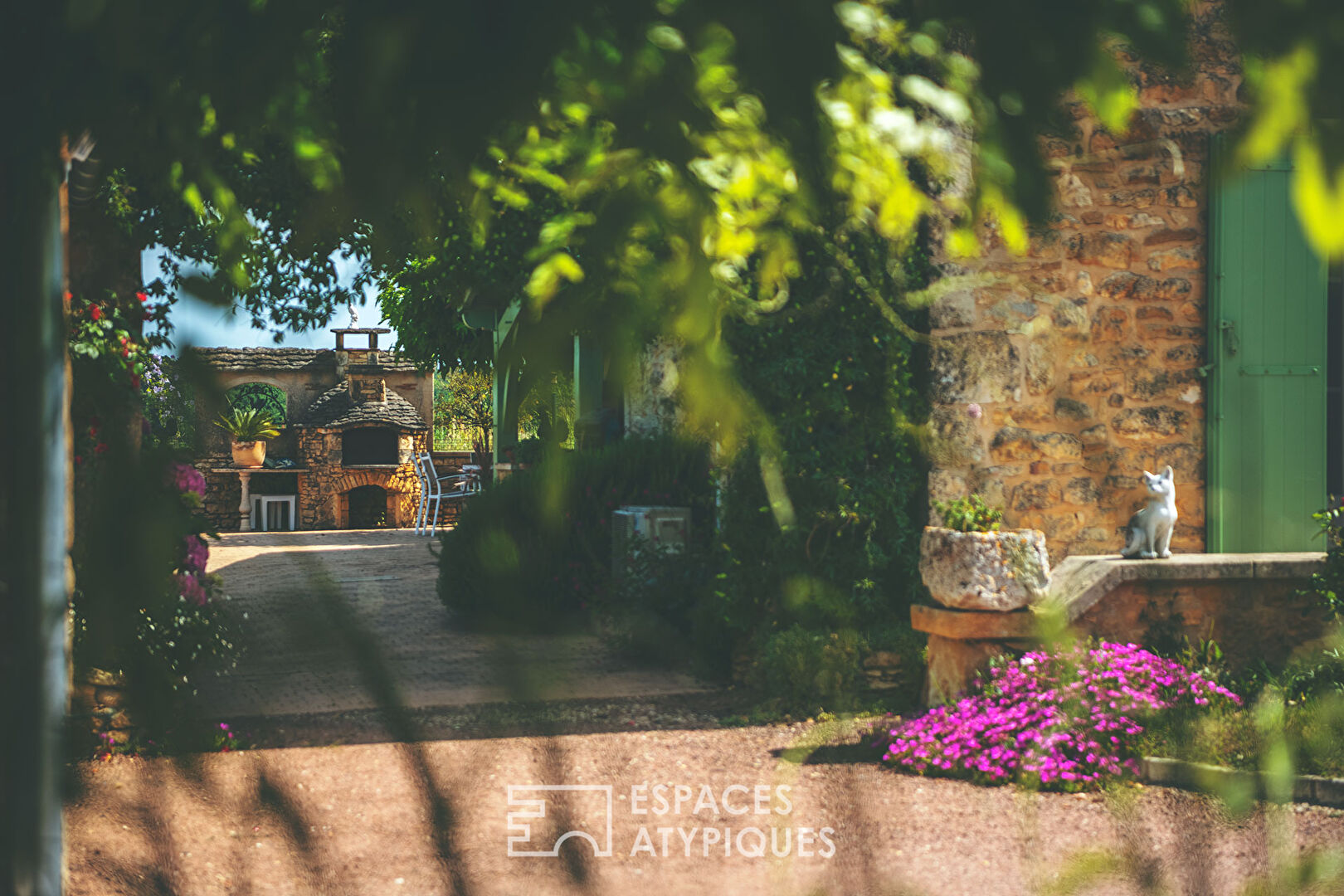 Charming Perigord house at the gateway to a pretty country house