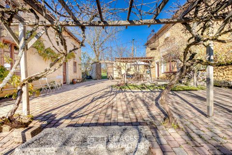 Maisons écologiques au coeur de la nature, authentique havre de paix