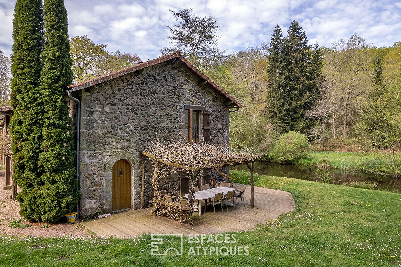 Charming residence on the banks of the Bandiat