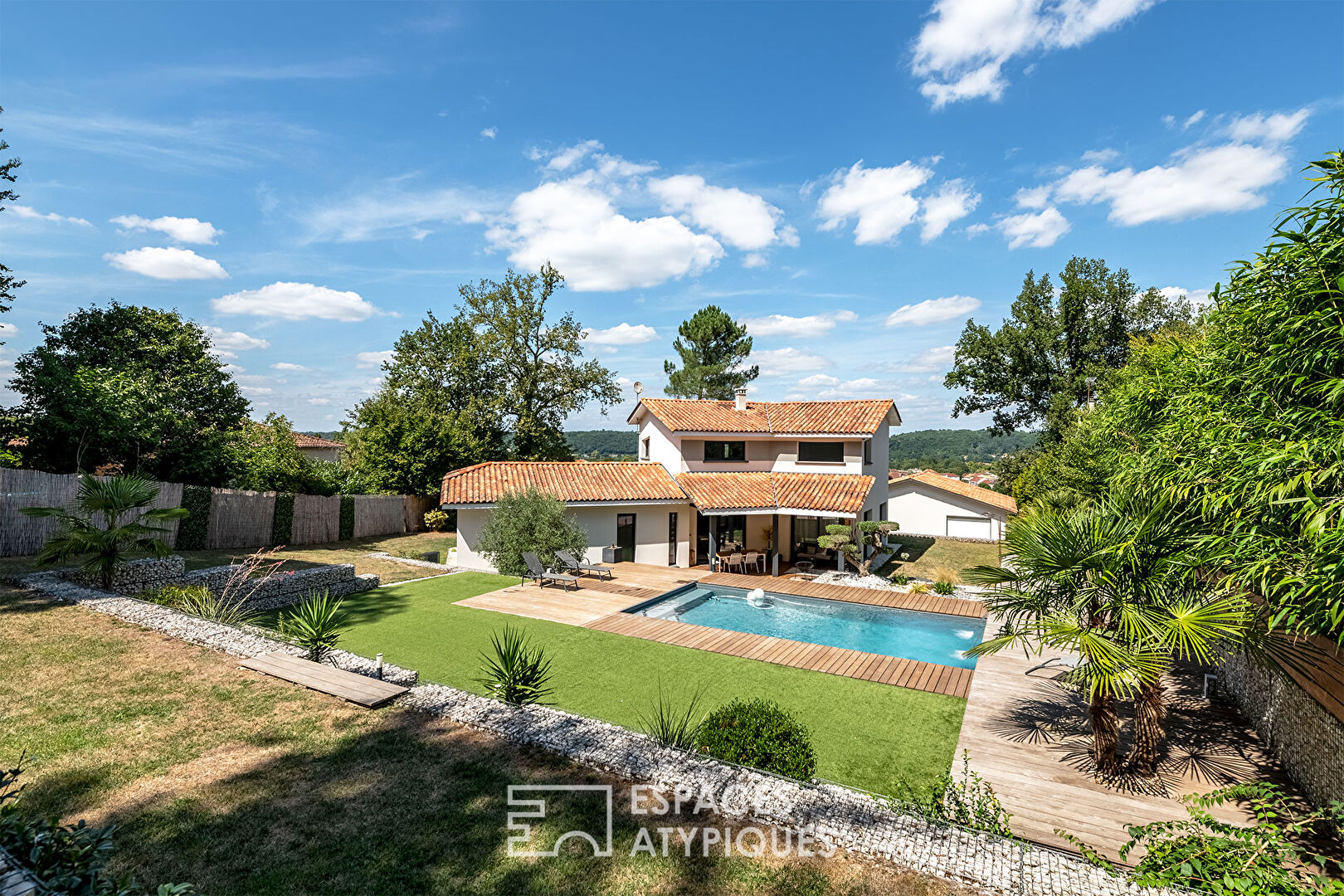 Elegant contemporary and its Garden of Eden