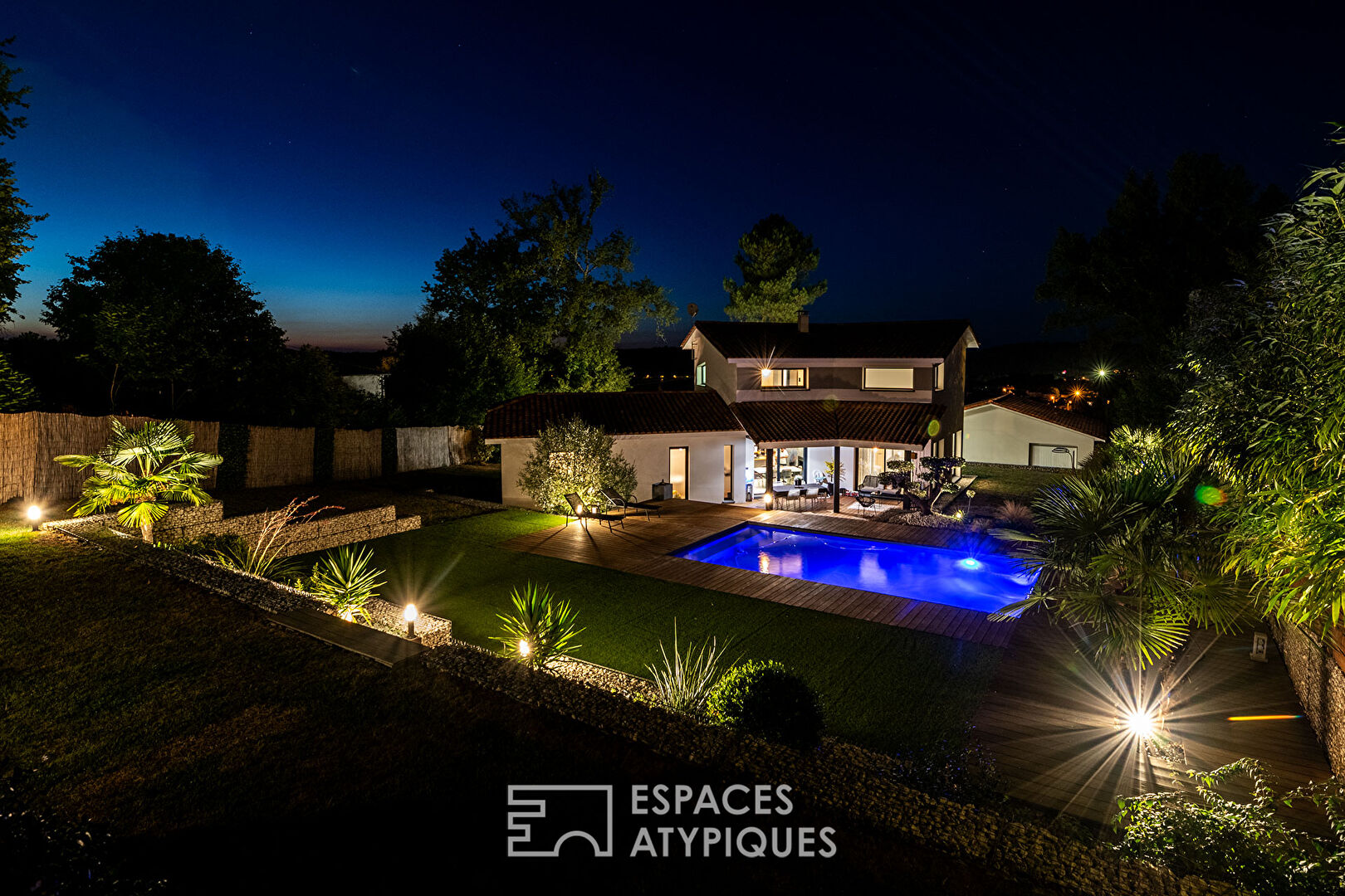 Elegant contemporary and its Garden of Eden