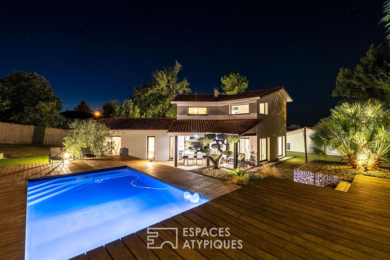 Elegant contemporary and its Garden of Eden