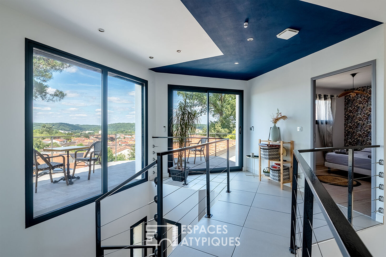 Elegant contemporary and its Garden of Eden