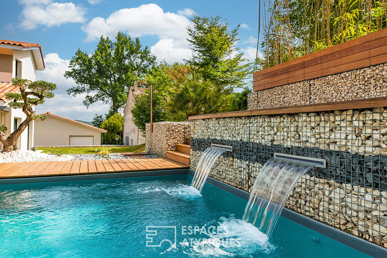 Elegant contemporary and its Garden of Eden