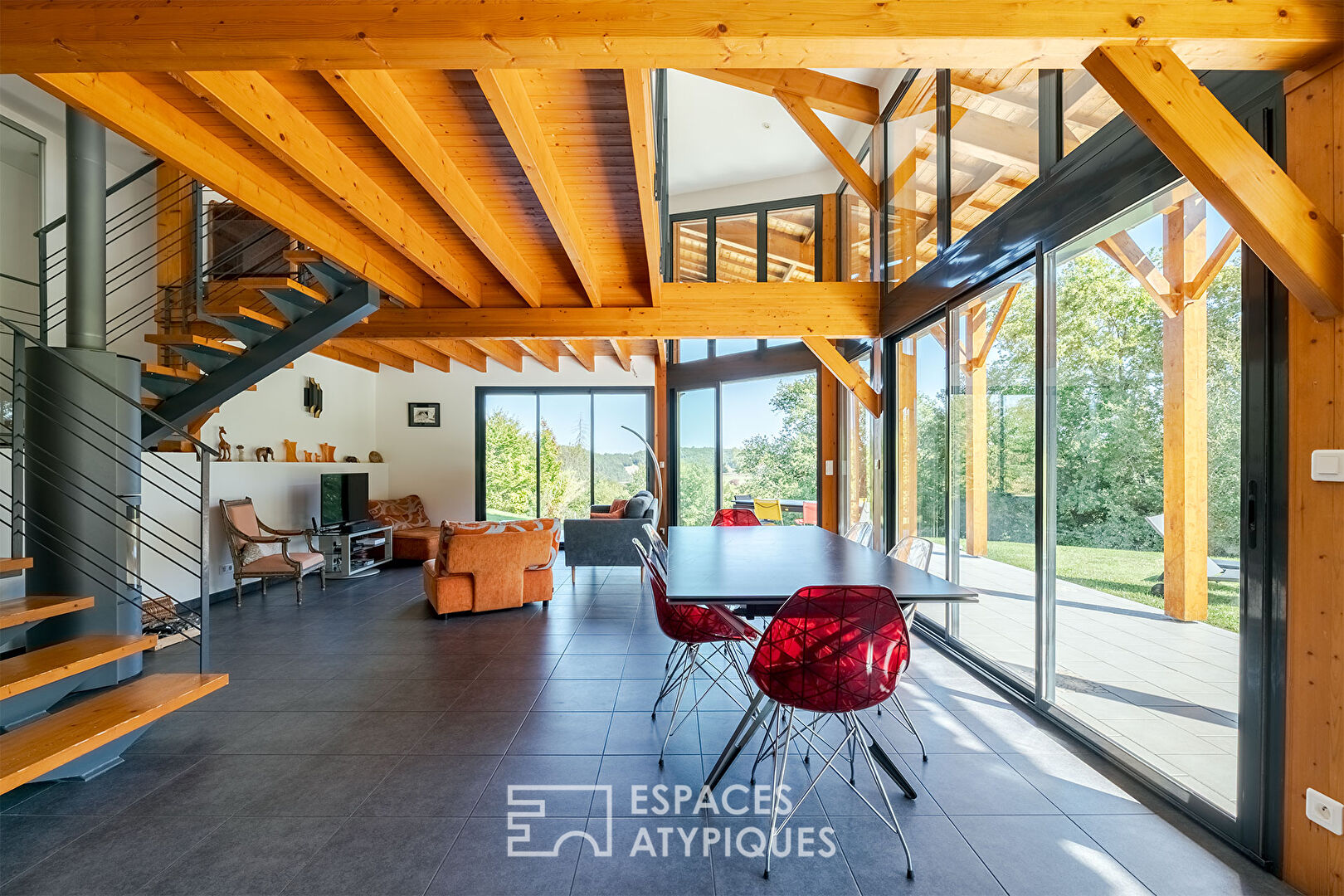 Elegant contemporary house hidden from view.