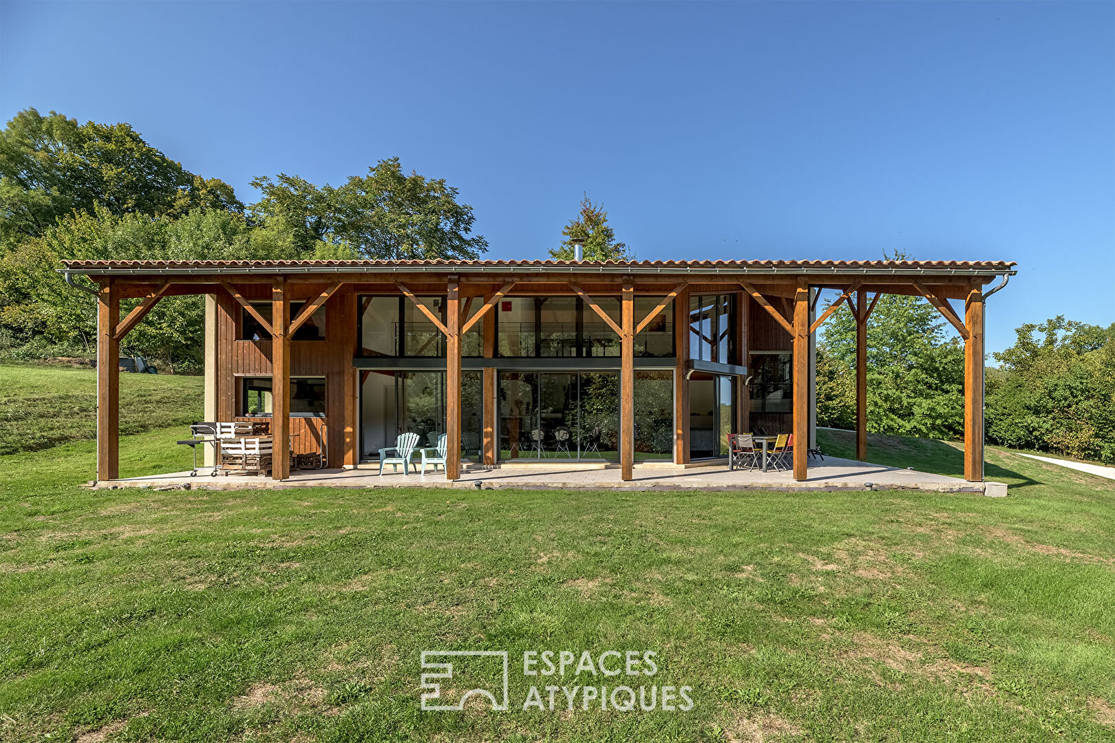Elegant contemporary house hidden from view.