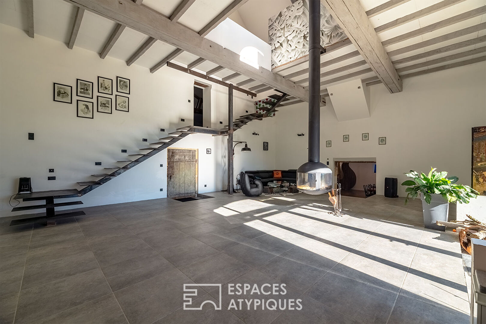 Ancien chai transformé en loft XXL à Bergerac