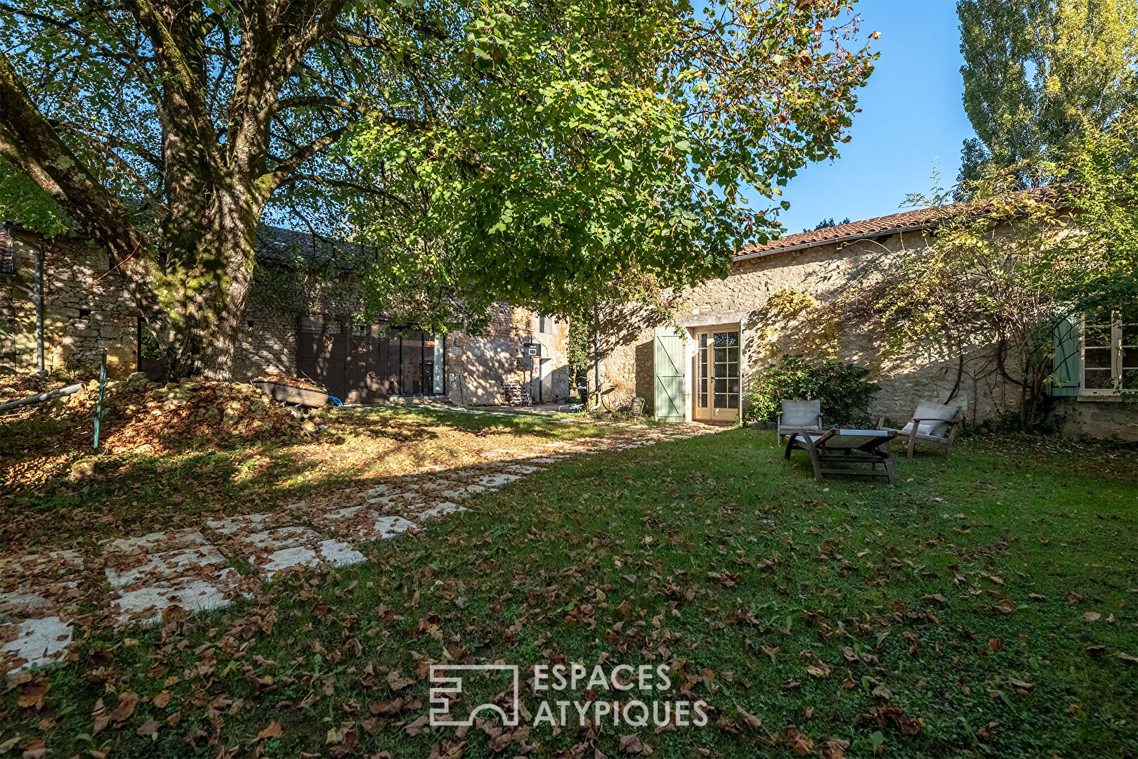Old barn converted into a contemporary loft with independent gîte