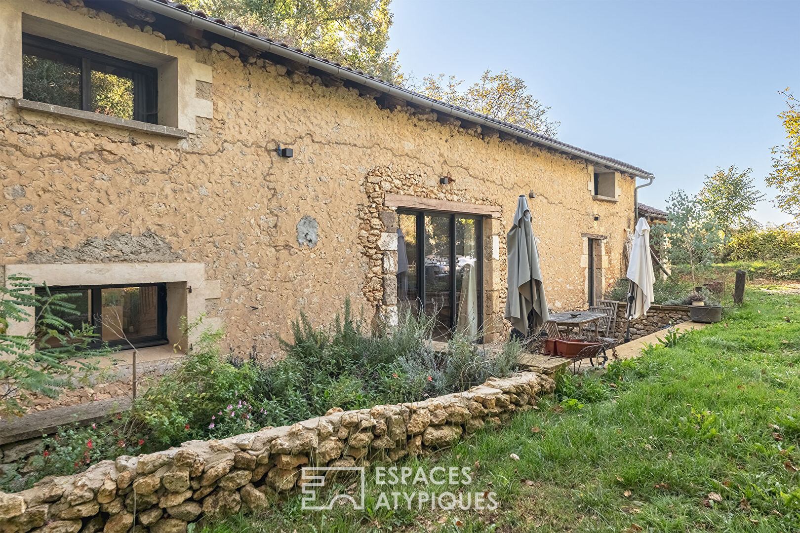 Old barn converted into a contemporary loft with independent gîte