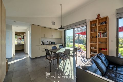 Contemporary bioclimatic house with view, near Sarlat.