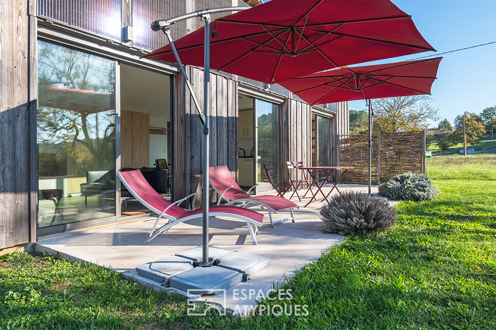 Contemporary bioclimatic house with view, near Sarlat.