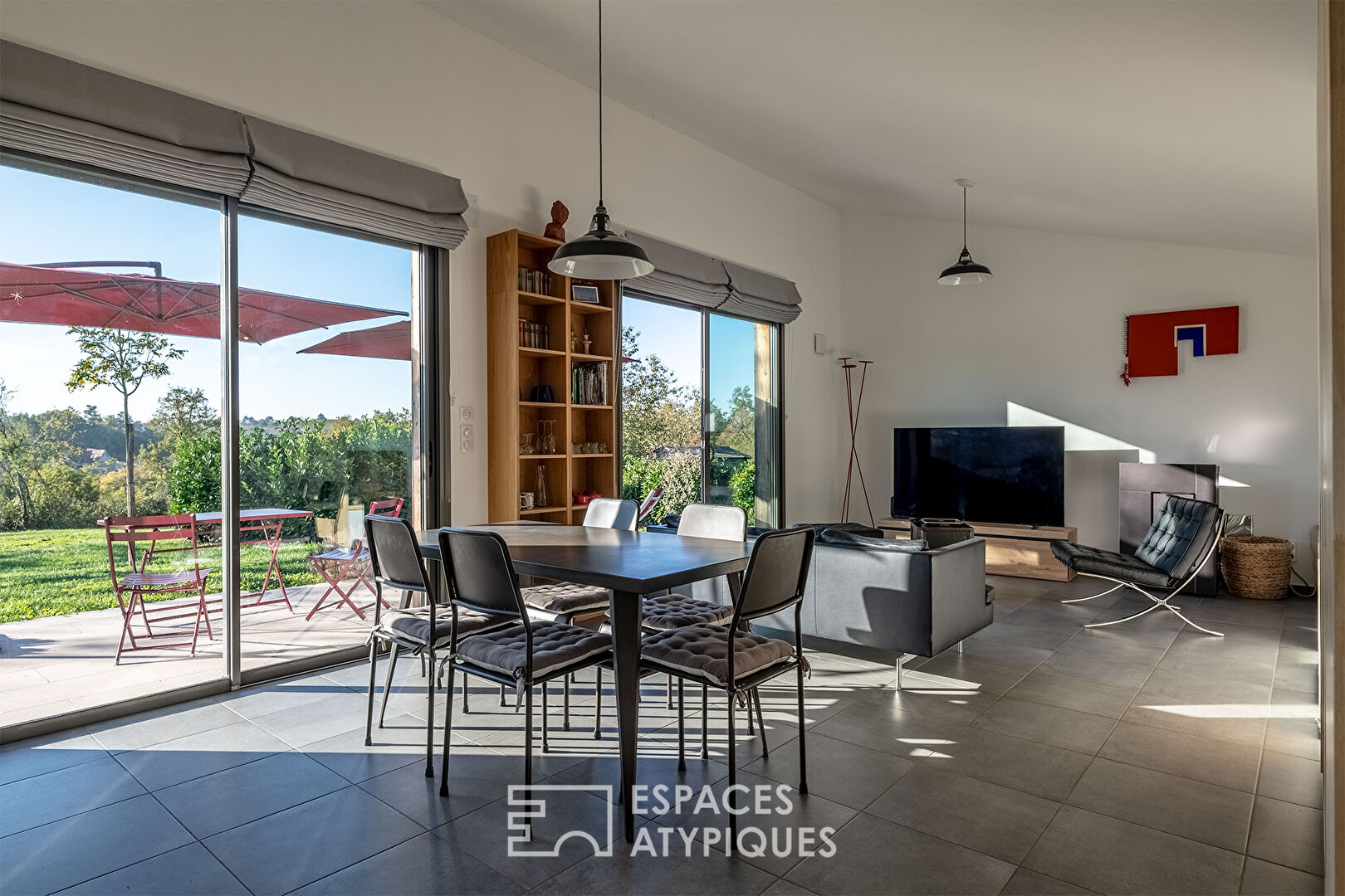 Contemporary bioclimatic house with view, near Sarlat.