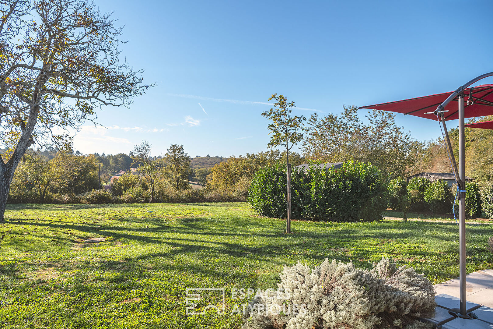 Contemporary bioclimatic house with view, near Sarlat.