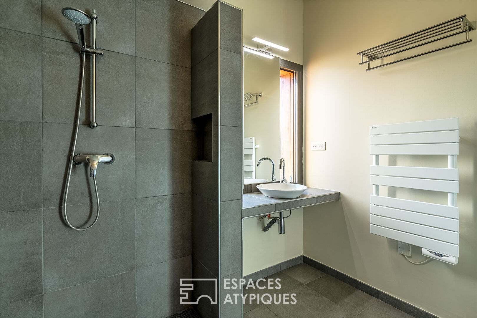 Contemporary bioclimatic house with view, near Sarlat.