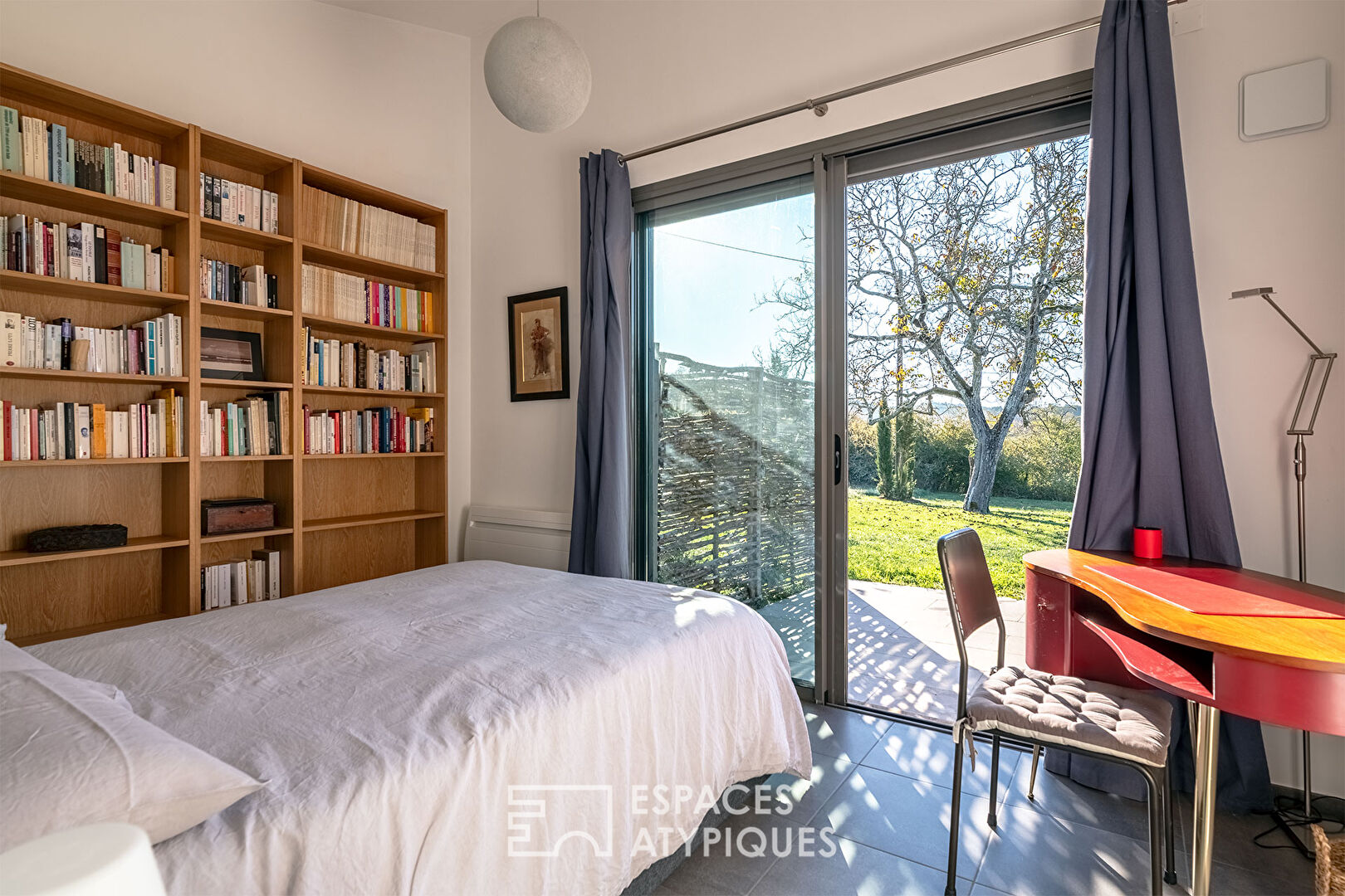 Contemporary bioclimatic house with view, near Sarlat.