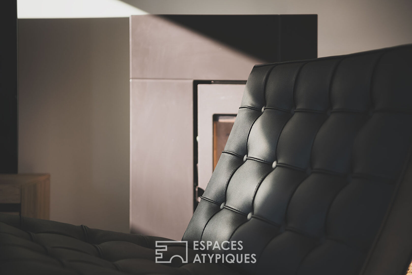 Contemporary bioclimatic house with view, near Sarlat.
