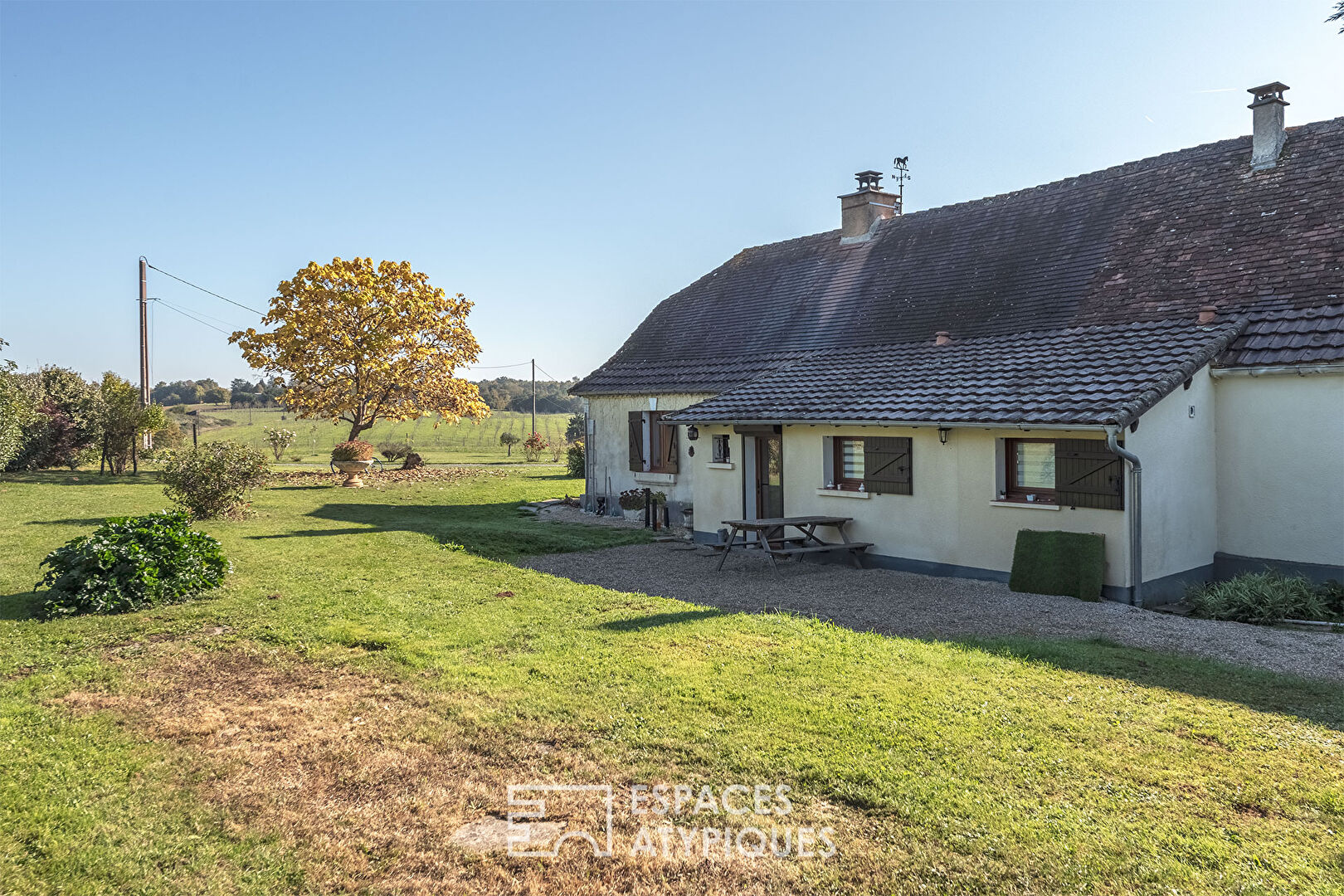 Ancien corps de ferme au charme bucolique sur 13,5 hectares de nature préservée