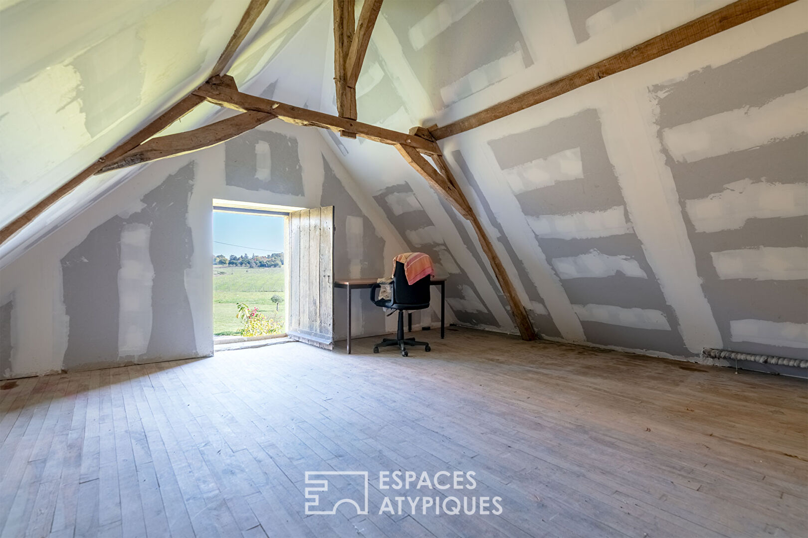 Ancien corps de ferme au charme bucolique sur 13,5 hectares de nature préservée