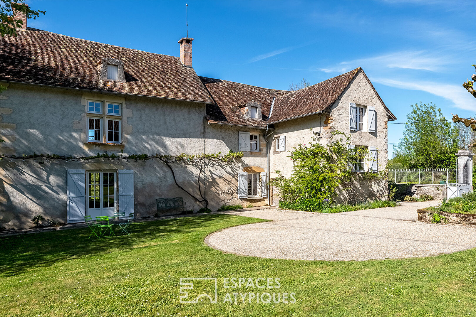 Gentilhommière du XVe siècle au coeur d’un hameau en Périgord Vert