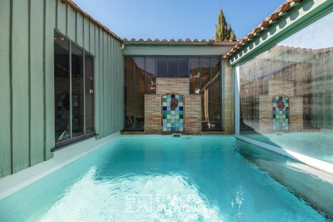 Charming house with garden, swimming pool and outbuilding in the heart of town