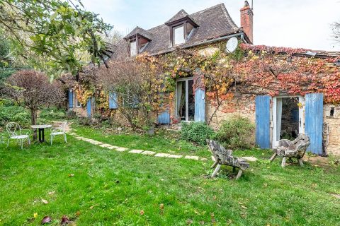 L’élégance d’un refuge au coeur du Périgord noir .