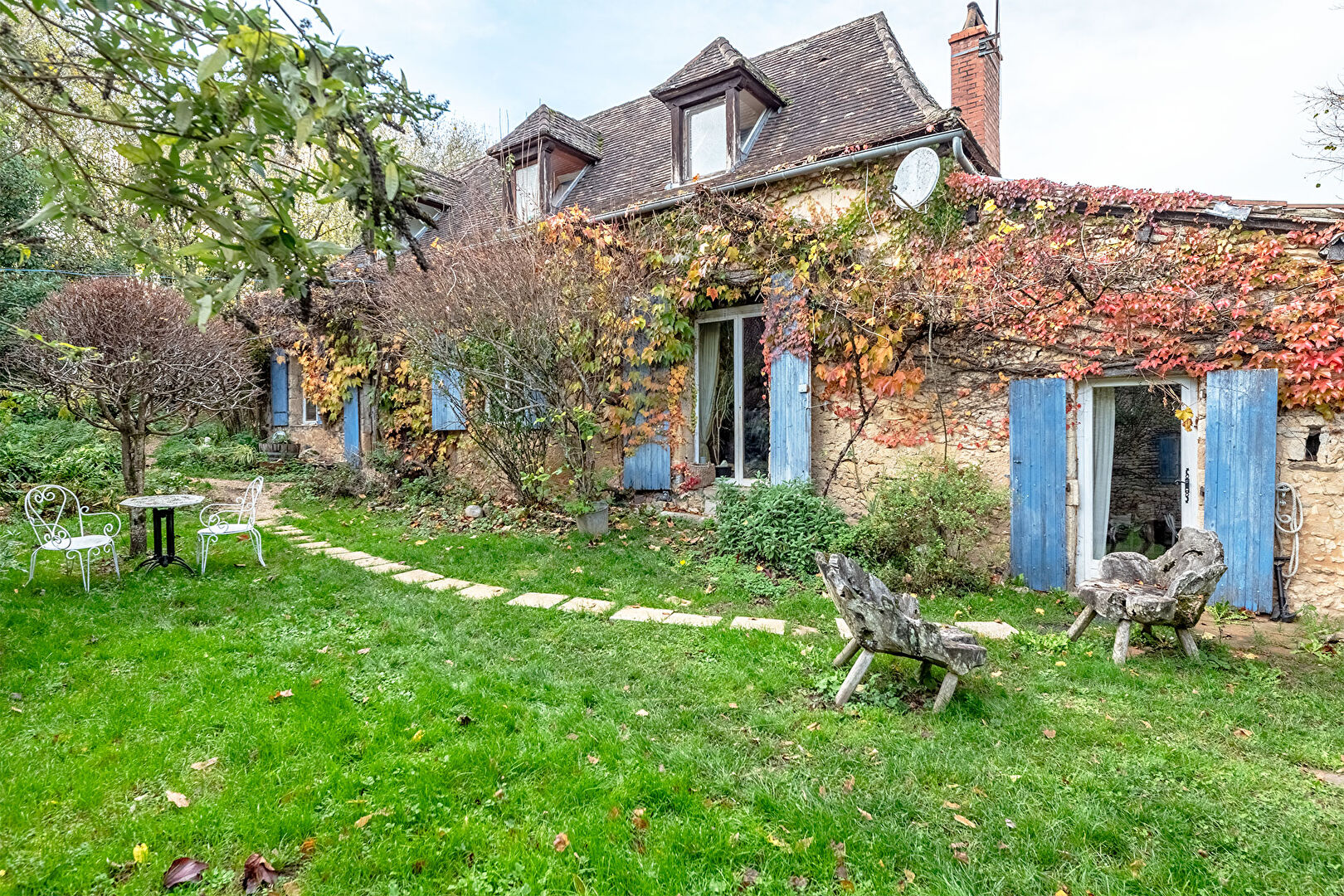 L’élégance d’un refuge au coeur du Périgord noir .