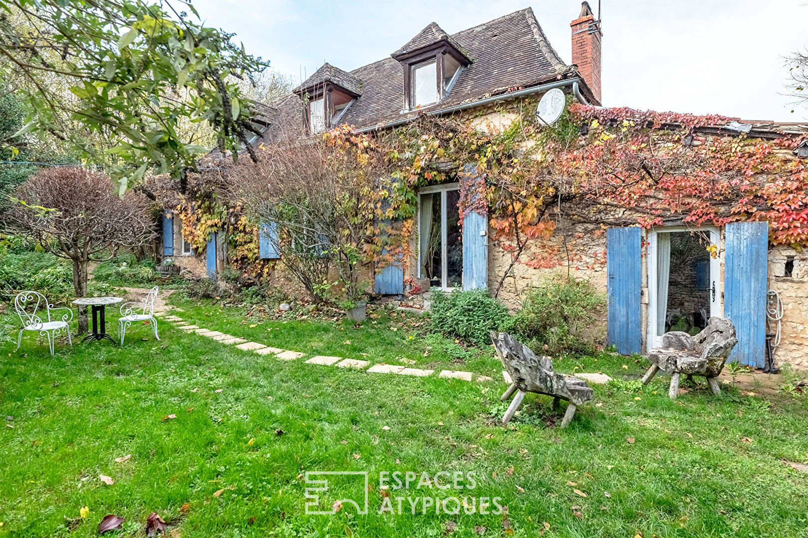 L’élégance d’un refuge au coeur du Périgord noir .