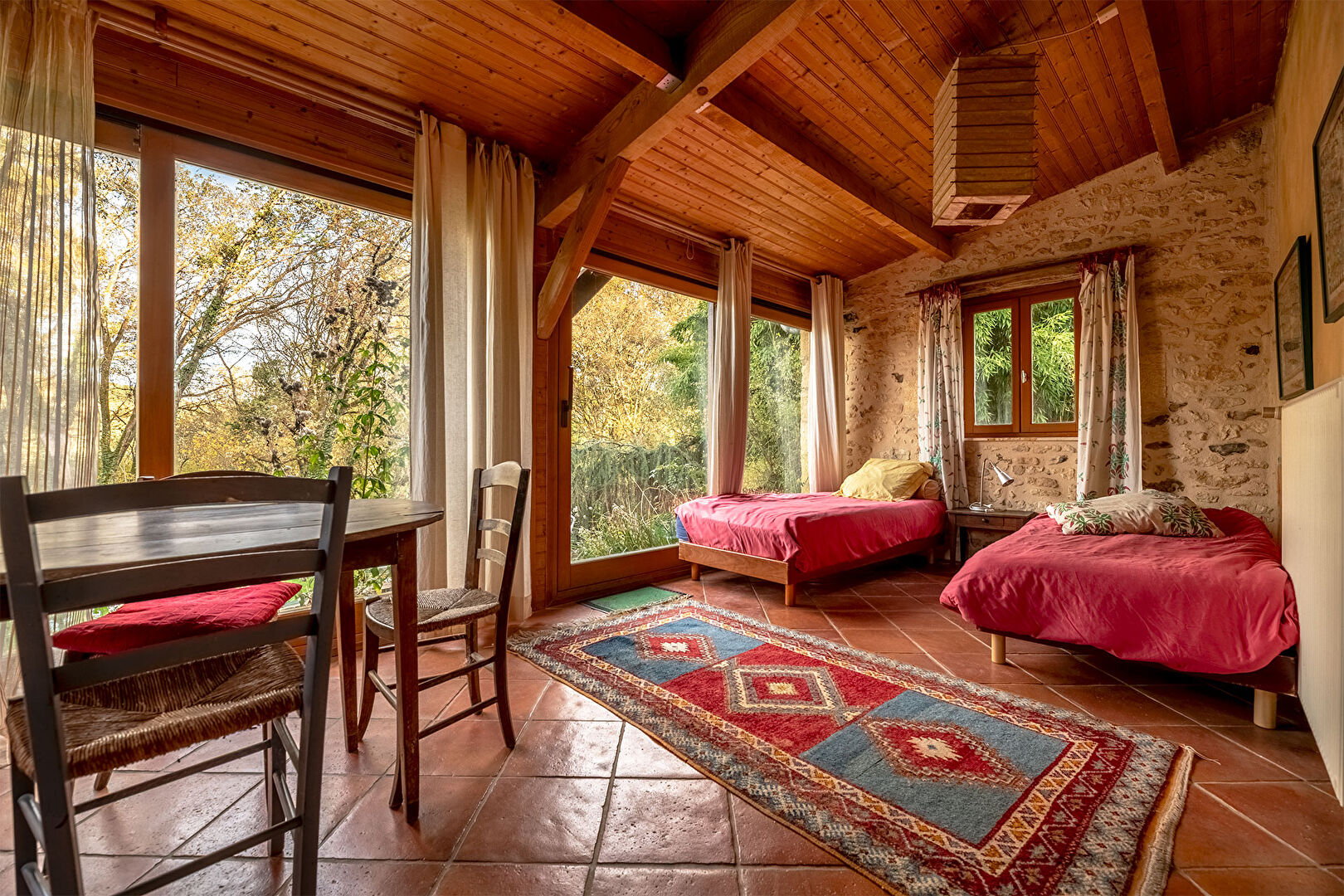 L’élégance d’un refuge au coeur du Périgord noir .