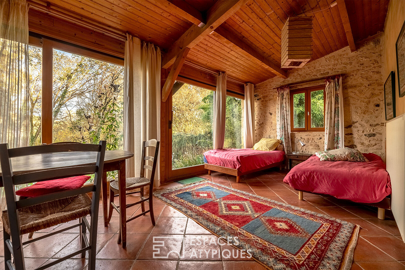 L’élégance d’un refuge au coeur du Périgord noir .