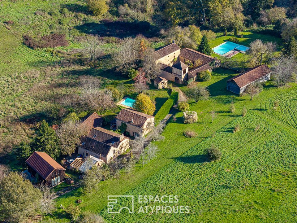 Hameau Périgourdin au coeur de 12 hectares avec deux sources naturelles