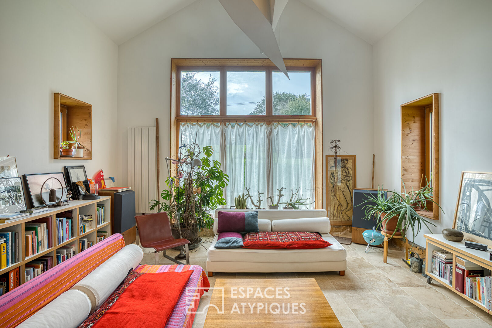 Hameau Périgourdin au coeur de 12 hectares avec deux sources naturelles