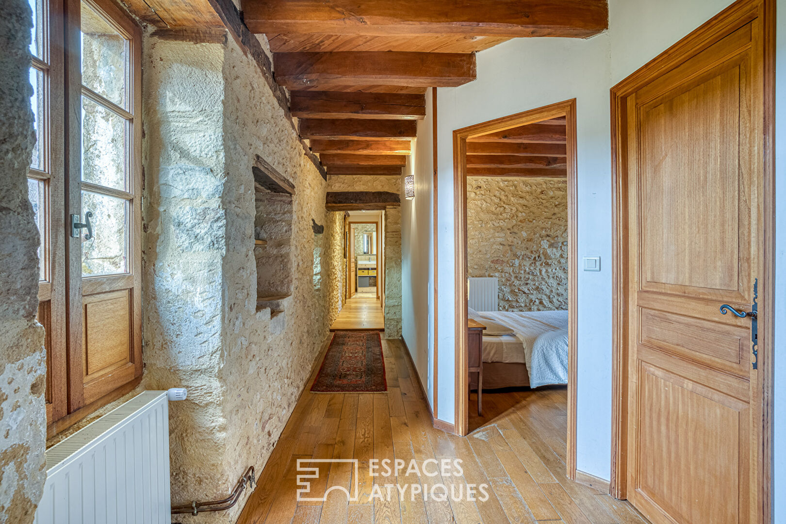 Hameau Périgourdin au coeur de 12 hectares avec deux sources naturelles