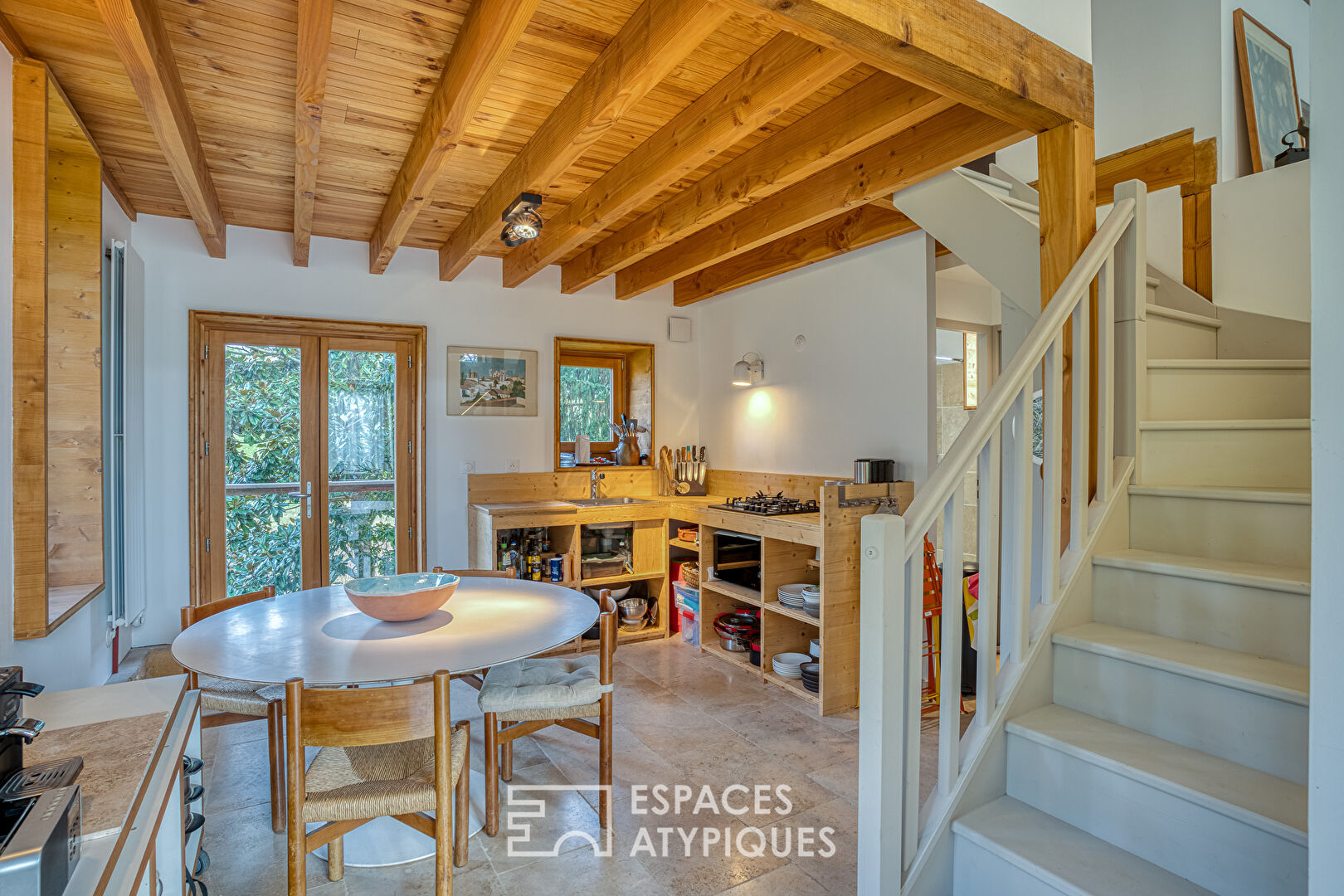 Hameau Périgourdin au coeur de 12 hectares avec deux sources naturelles