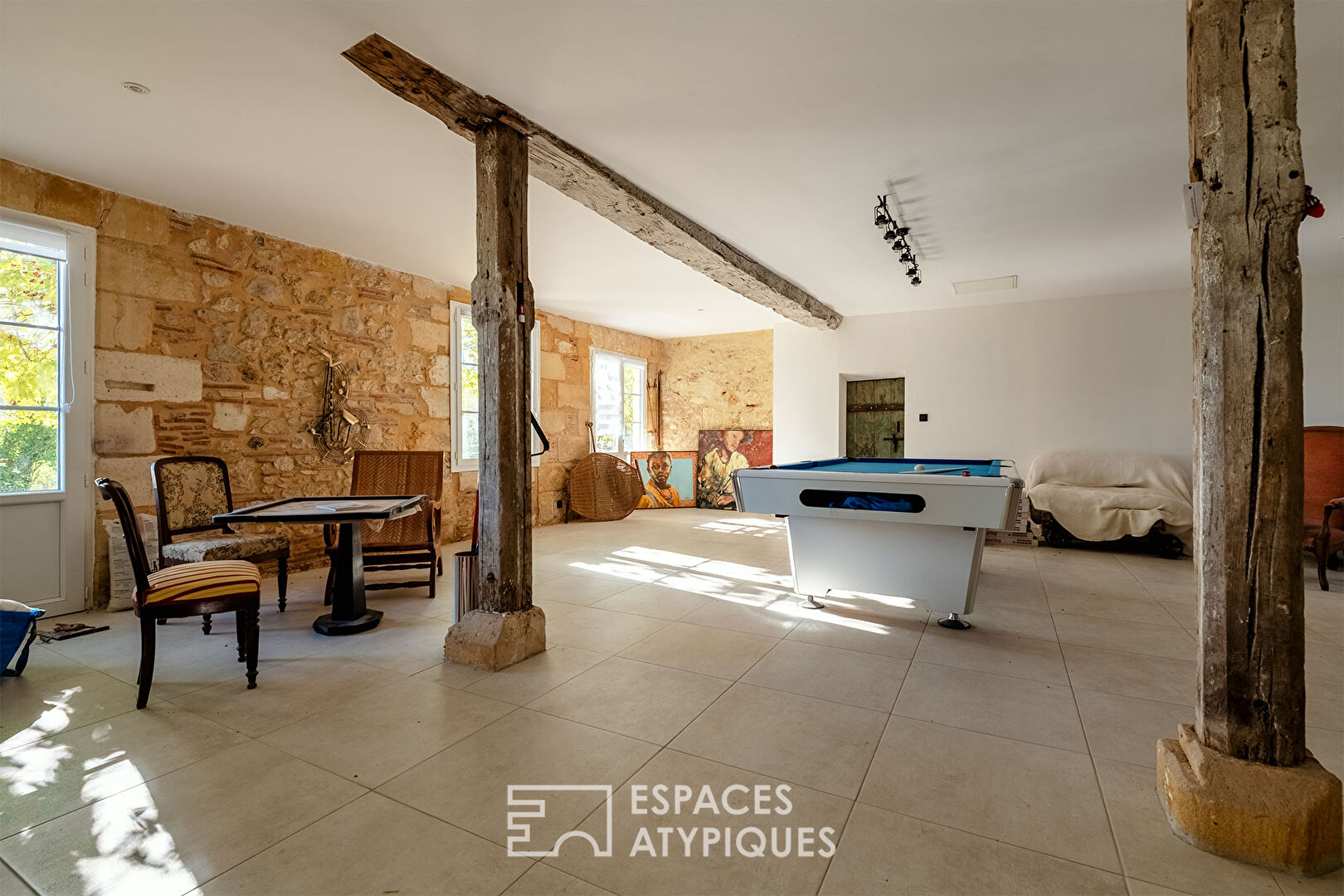 Ancien chai transformé en loft XXL à Bergerac