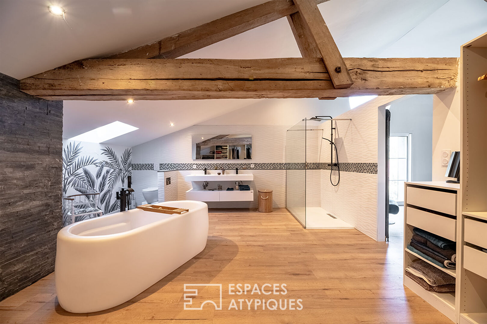 Ancien chai transformé en loft XXL à Bergerac