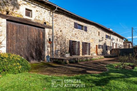 Longère en pierre du XVIIe pleine de charme , au calme en Charente Limousine