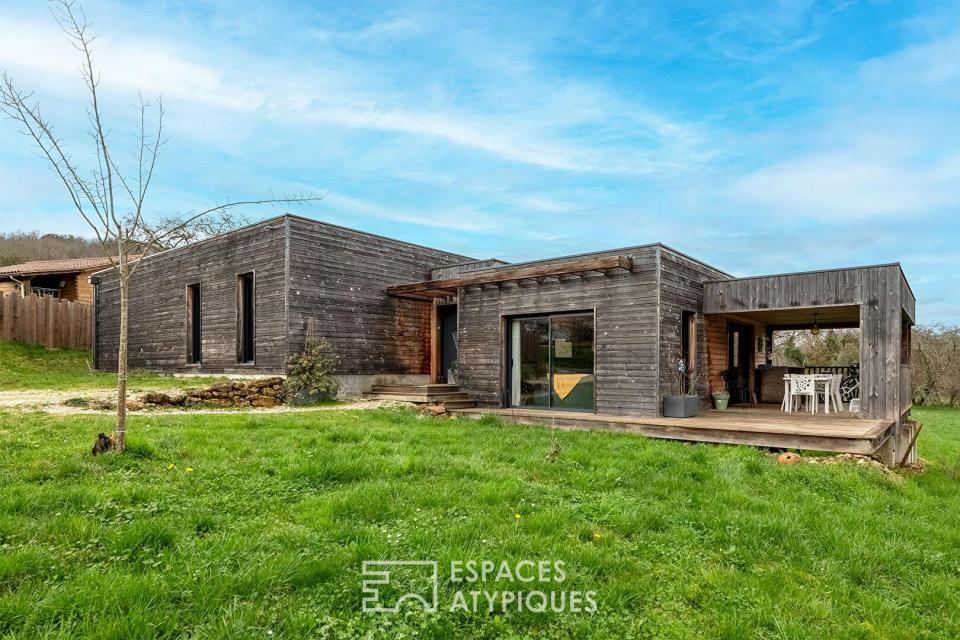 Maison  contemporaine en bois et son design cubique