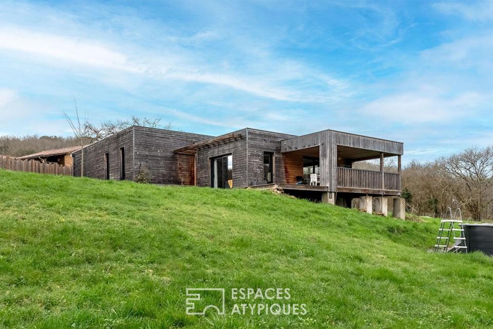 Maison  contemporaine en bois et son design cubique