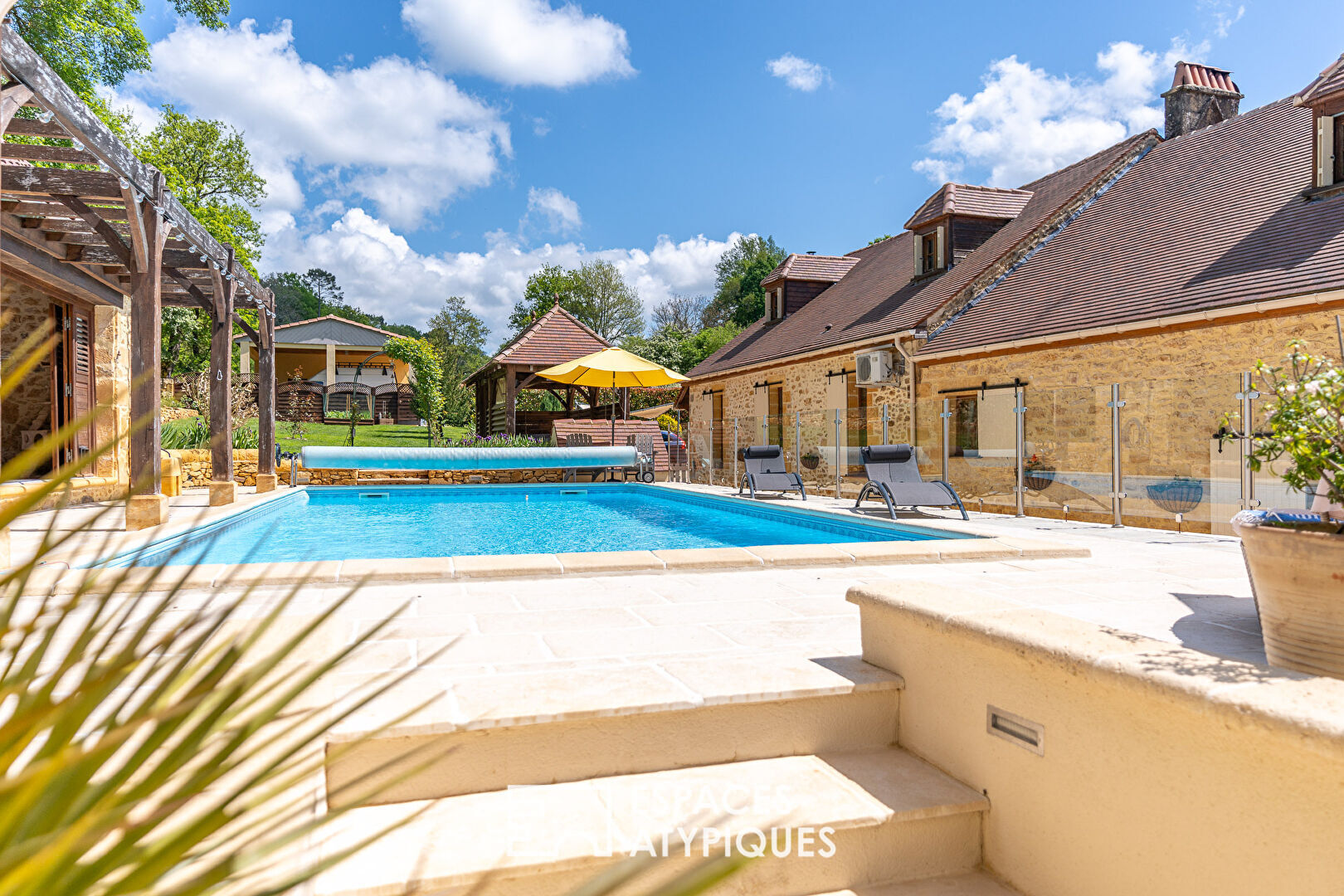 Spacieuse propriété en pierre entièrement rénovée