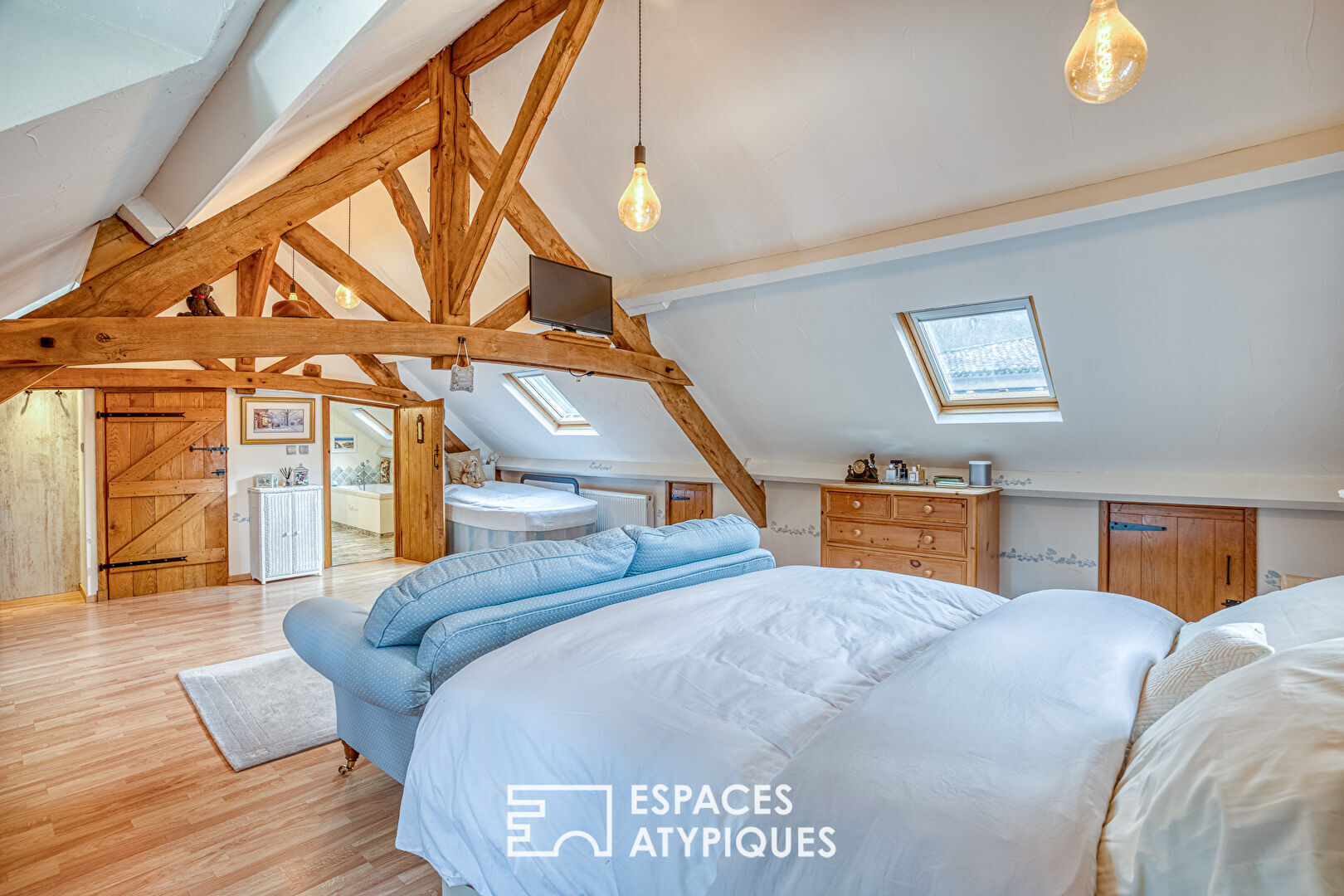 Spacieuse propriété en pierre entièrement rénovée