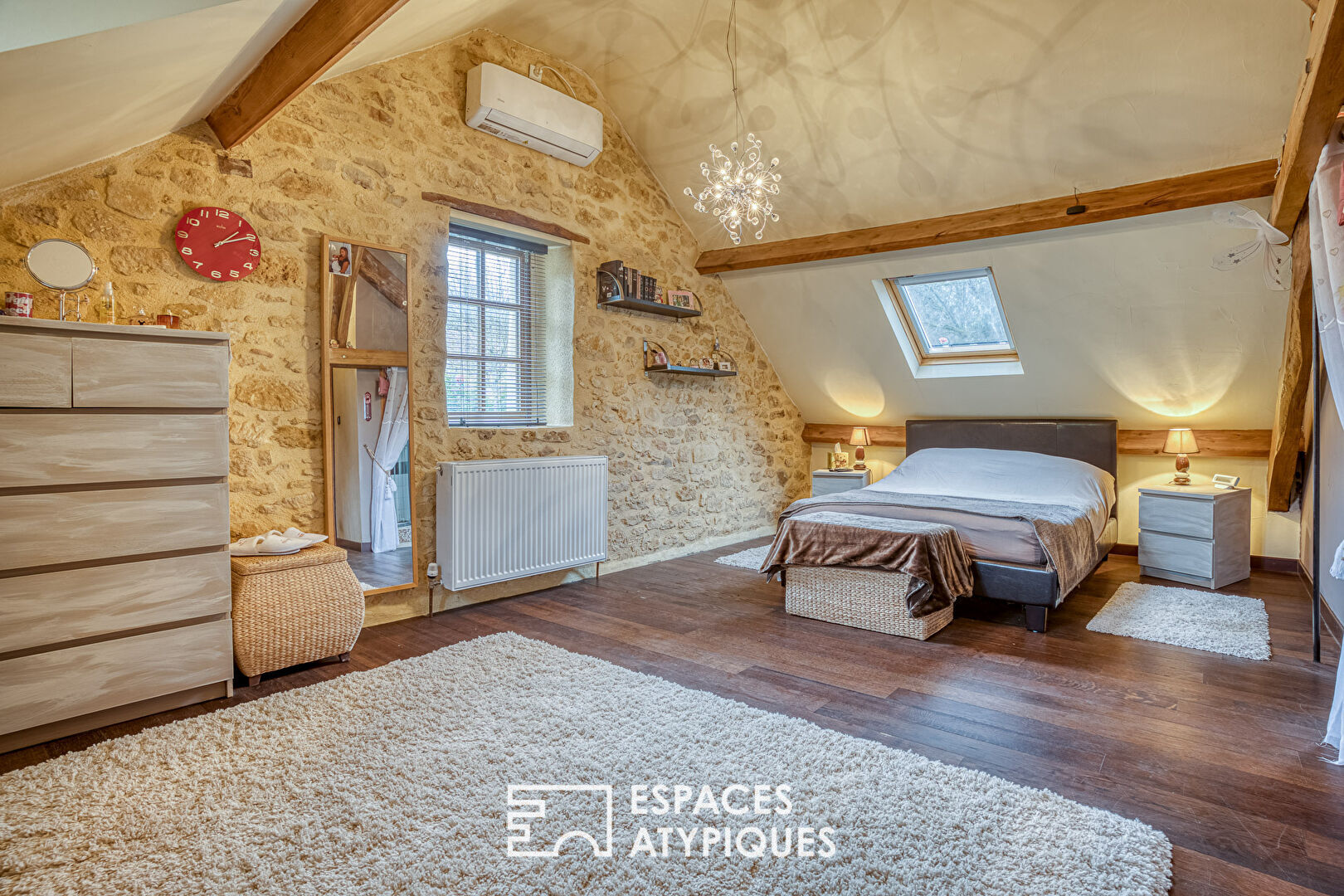 Spacieuse propriété en pierre entièrement rénovée