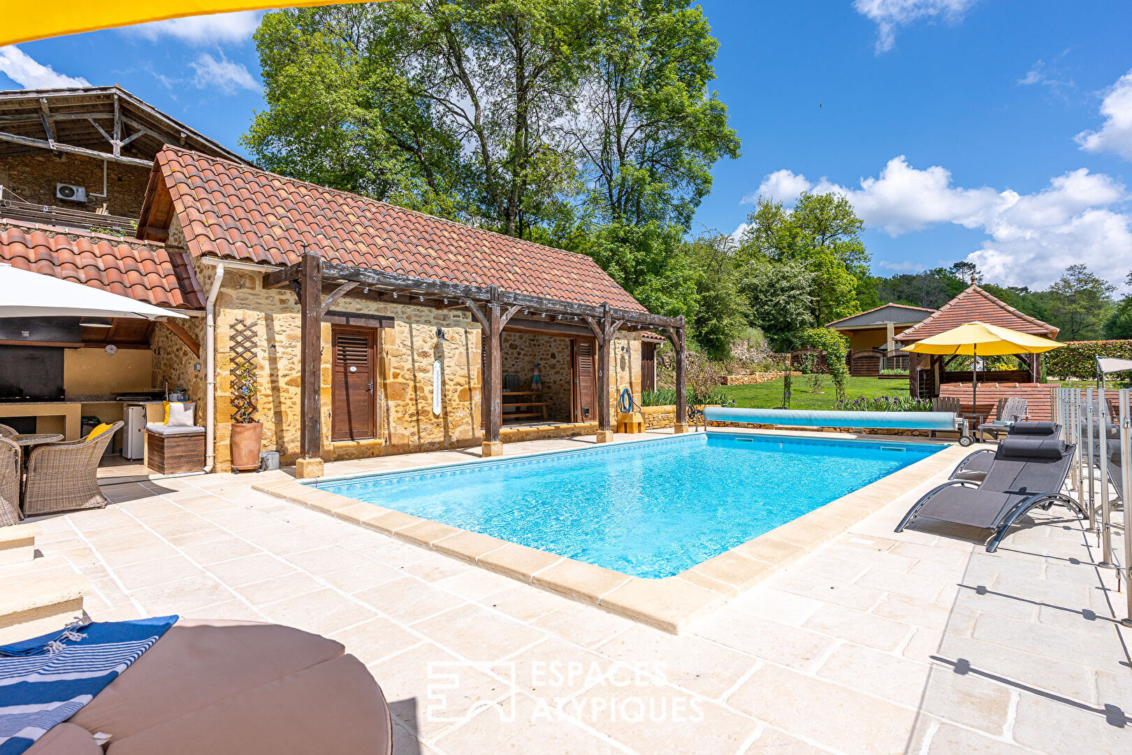 Spacieuse propriété en pierre entièrement rénovée