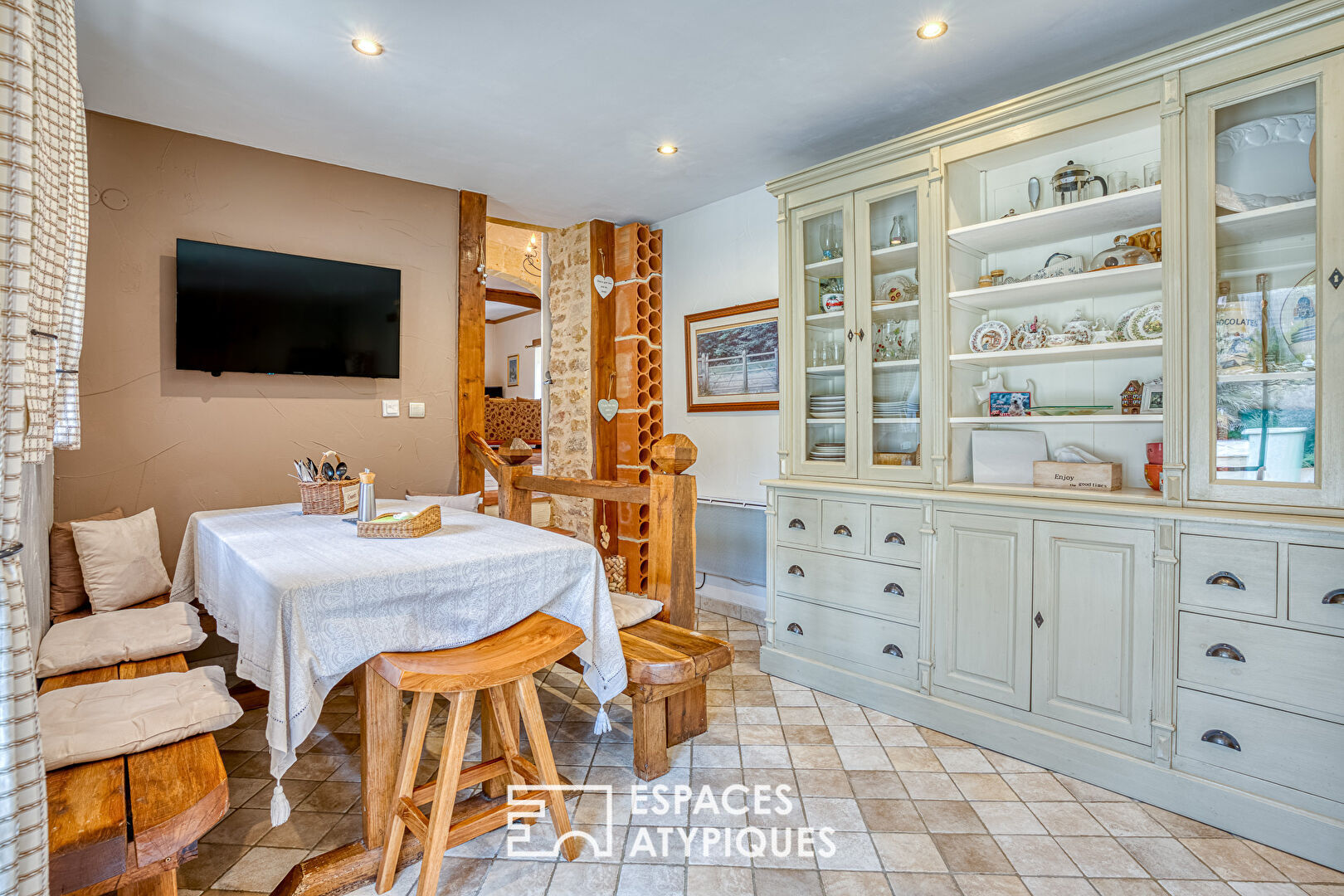 Spacieuse propriété en pierre entièrement rénovée