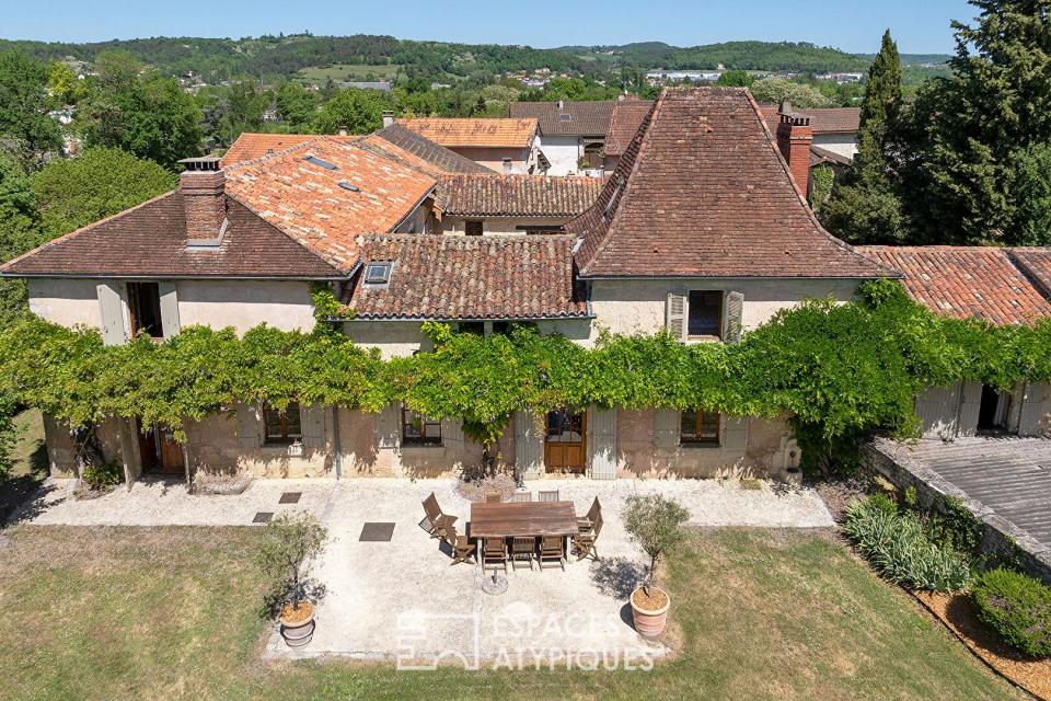 Sublime Chartreuse et sa maison d'amis à deux pas des commerces.