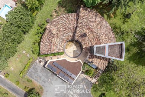 Maison d&rsquo;architecte aux courbes audacieuses en plein coeur des vignes