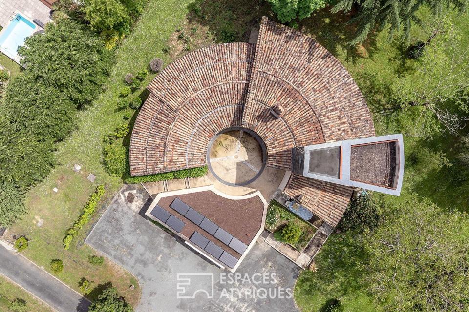 Maison d'architecte aux courbes audacieuses en plein coeur des vignes
