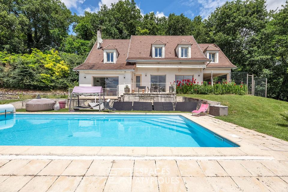 Maison d'architecte des années 80 au coeur d'un parc de 2,8 hectares