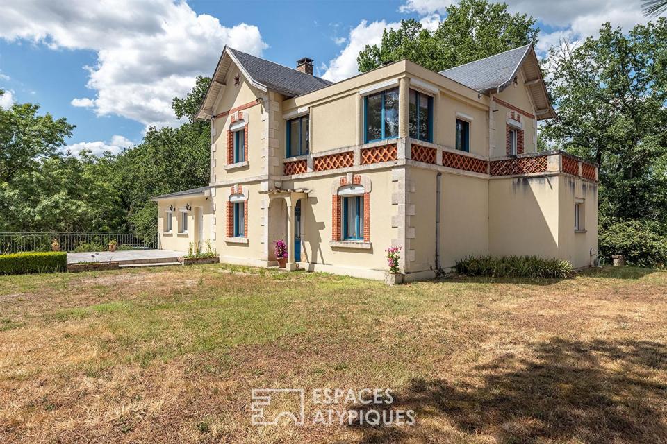 Demeure de caractère avec dépendances et parc arboré