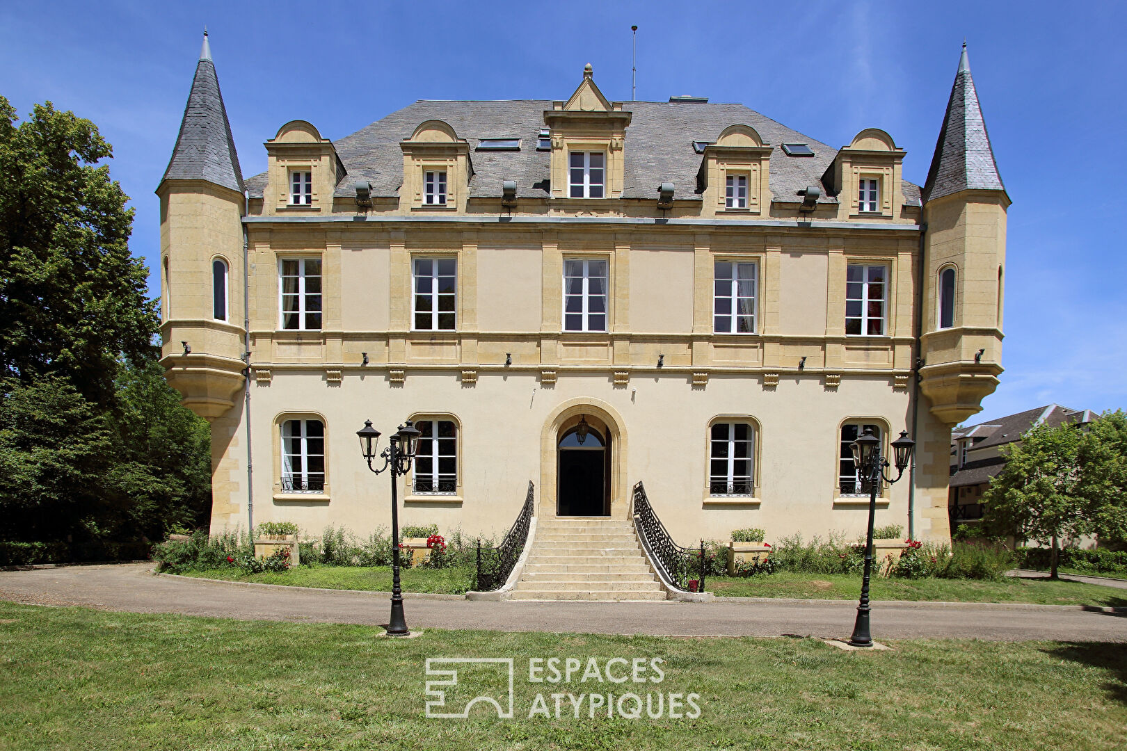 Château du 19 ème rénové aux portes de Lascaux