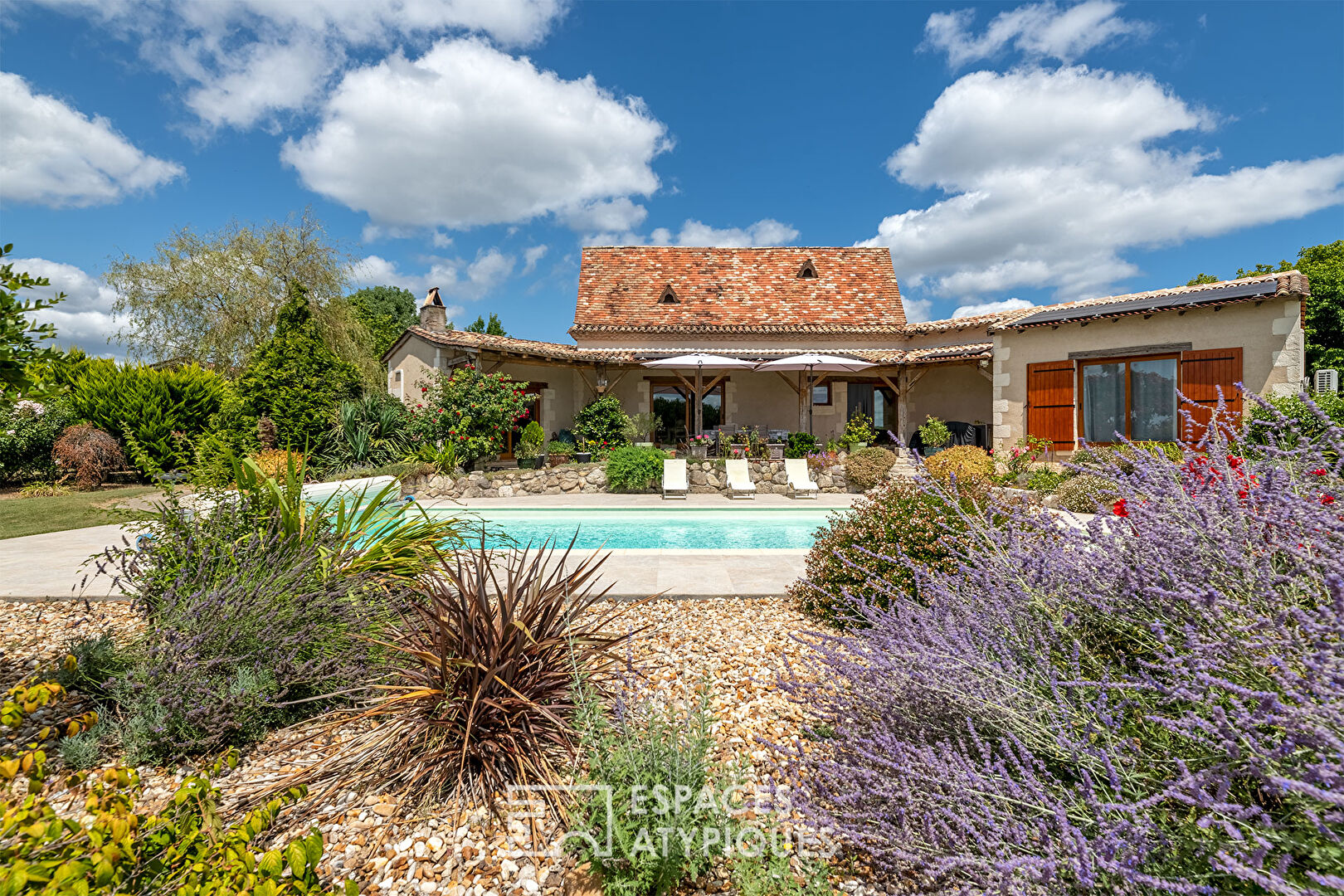 Contemporaine de style Périgourdin et son parc paysager avec vue